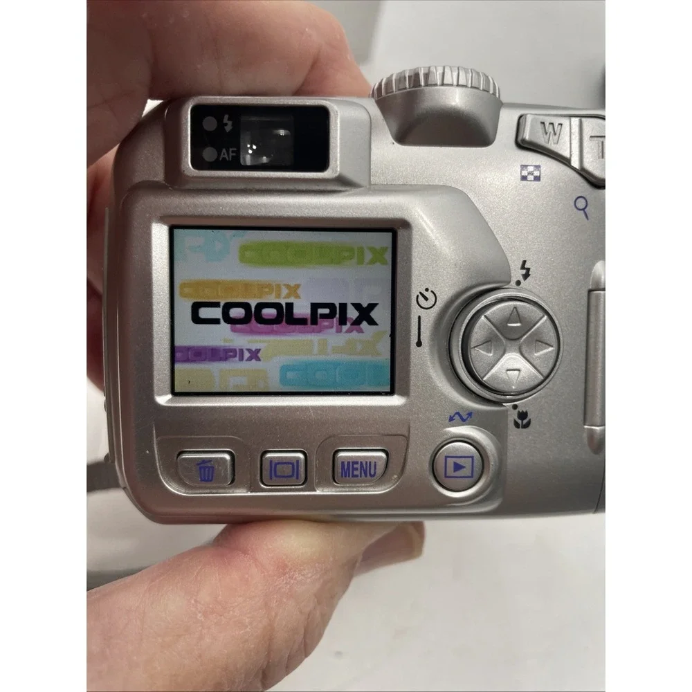 Nikon COOLPIX 3100 3.2MP Digital Camera 3X Optical Zoom +Battery+SD Card+Case